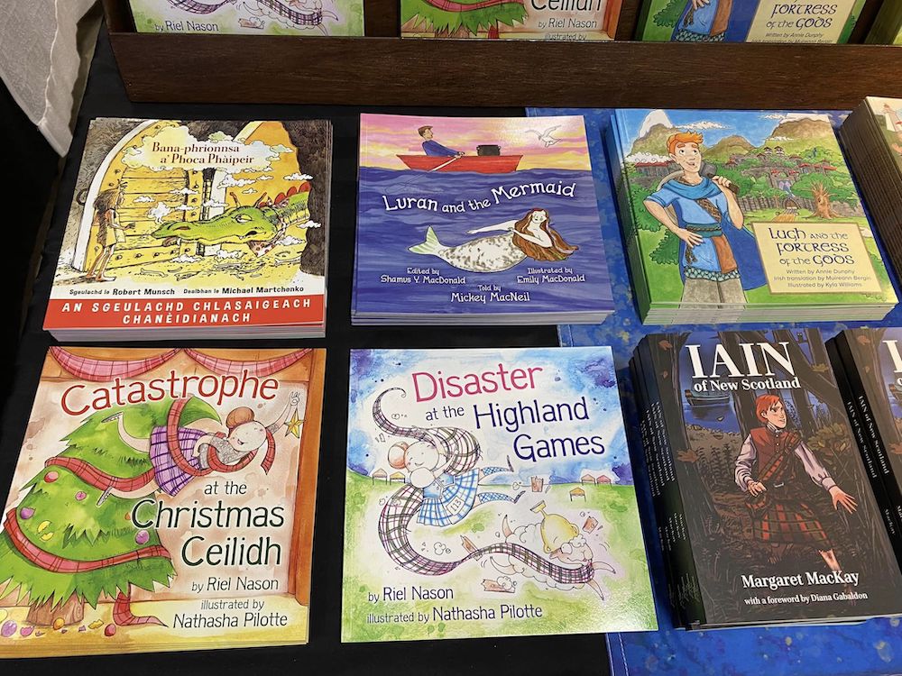 Bradan Press at Christmas at the Forum 2023-3